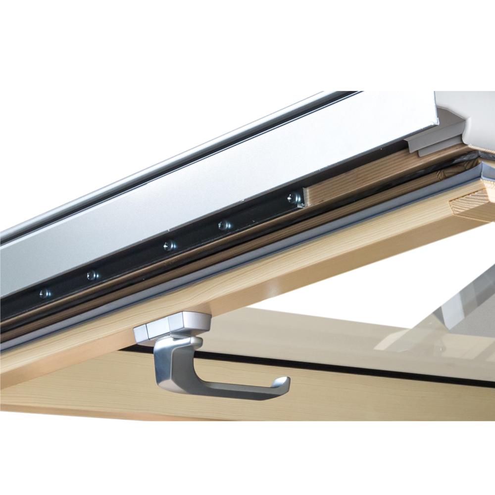 Окно мансардное Fakro Profi FTP-V U4 ThermoPro 78*118см дерево, лак ручка снизу двухкамерный Окно мансардное Fakro Profi FTP-V U4 ThermoPro 78*118см дерево, лак ручка снизу двухкамерный