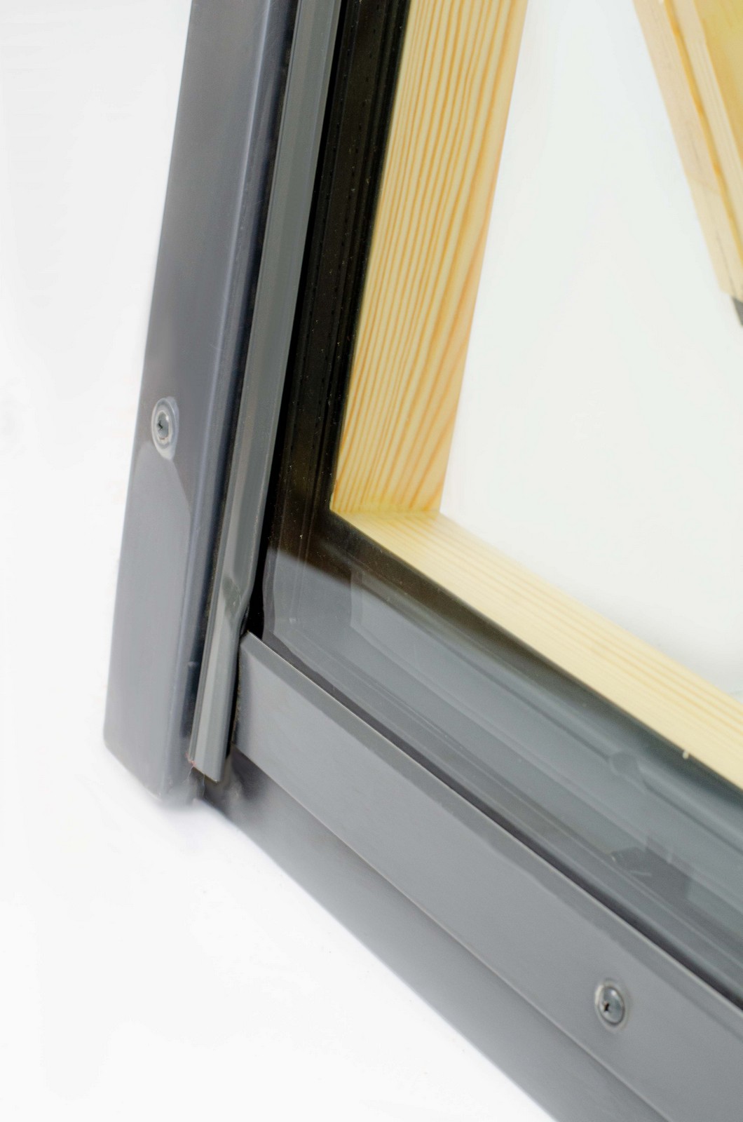 Окно мансардное Fakro Standart AHRD B8 114*140см дерево, лак ручка сверху однокамерный Окно мансардное Fakro Standart AHRD B8 114*140см дерево, лак ручка сверху однокамерный